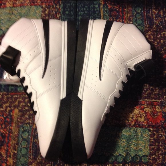 FILA VULC 13 White with Black Details Mid Sneakers - 11.5 - New in Box - Picture 5 of 9
